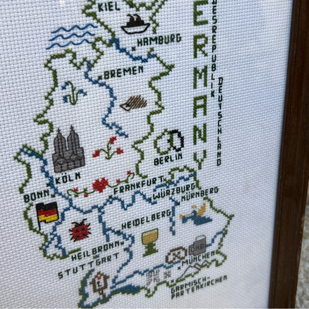 Vintage Cross Stitch Art Map of Germany Framed Berlin Munich Cologne Landmarks - Picture 3 of 4